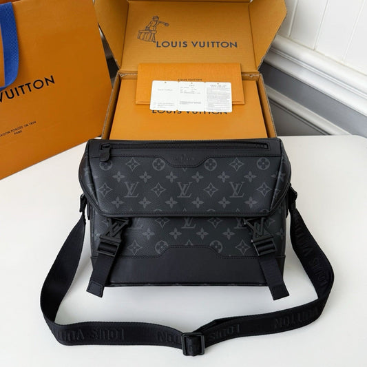 LV VOYAGER Floral Postman Bag M12