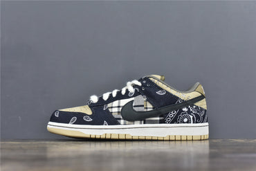 SB Dunk Low 'Travis Scott'