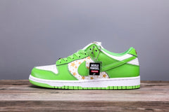 SB Dunk Low 'SUPREME' Mean Green