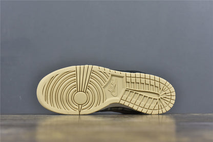 SB Dunk Low 'Travis Scott'