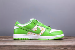 SB Dunk Low 'SUPREME' Mean Green