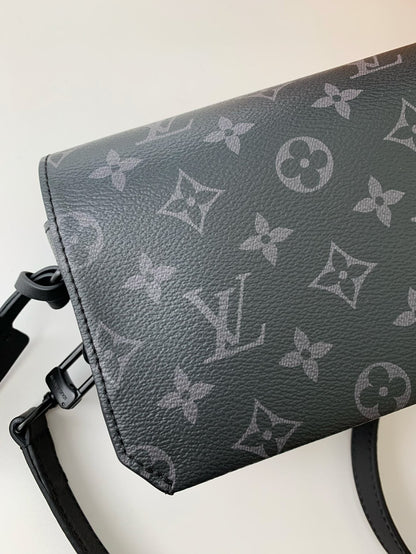 LV FLAP Bag M2