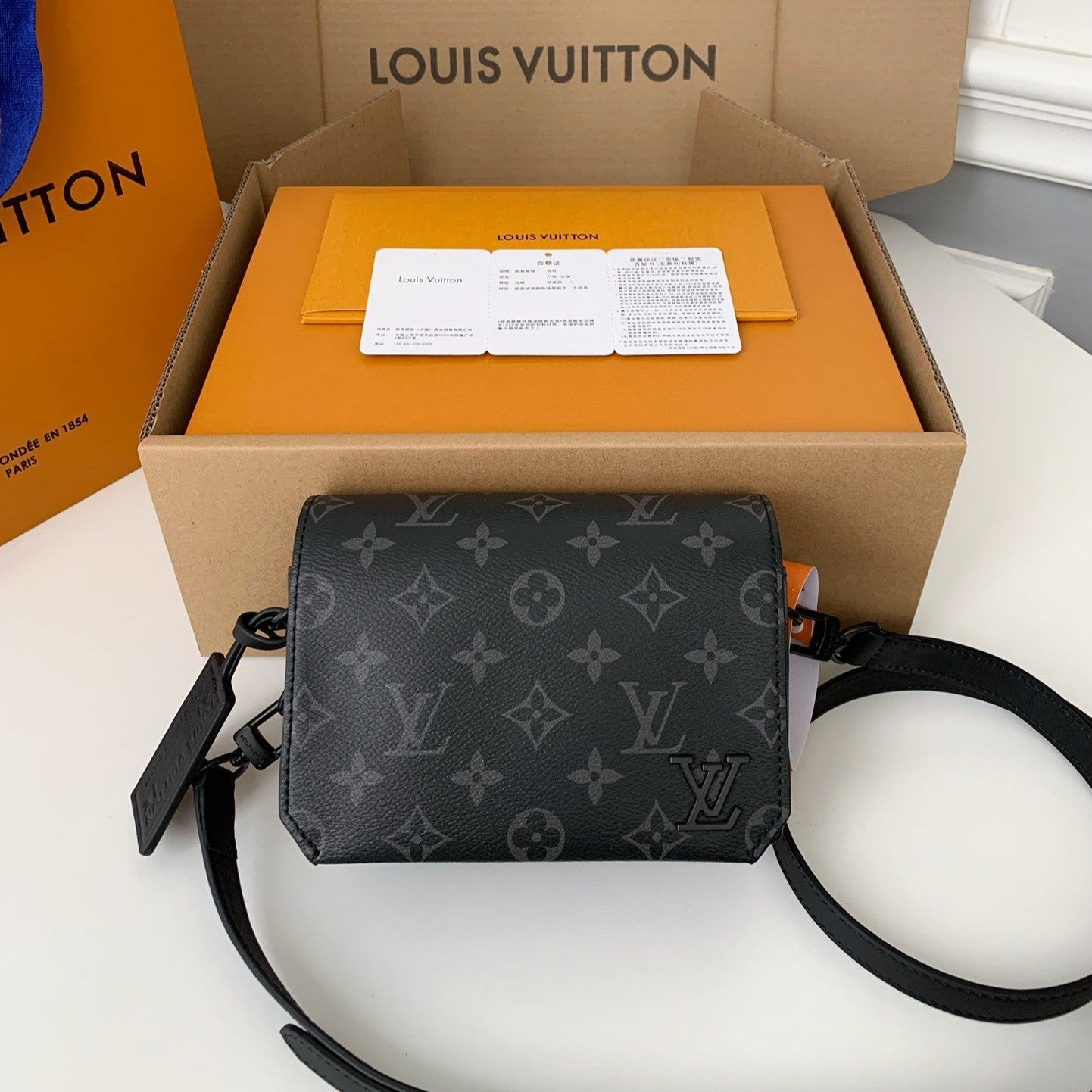 LV FLAP Bag M2
