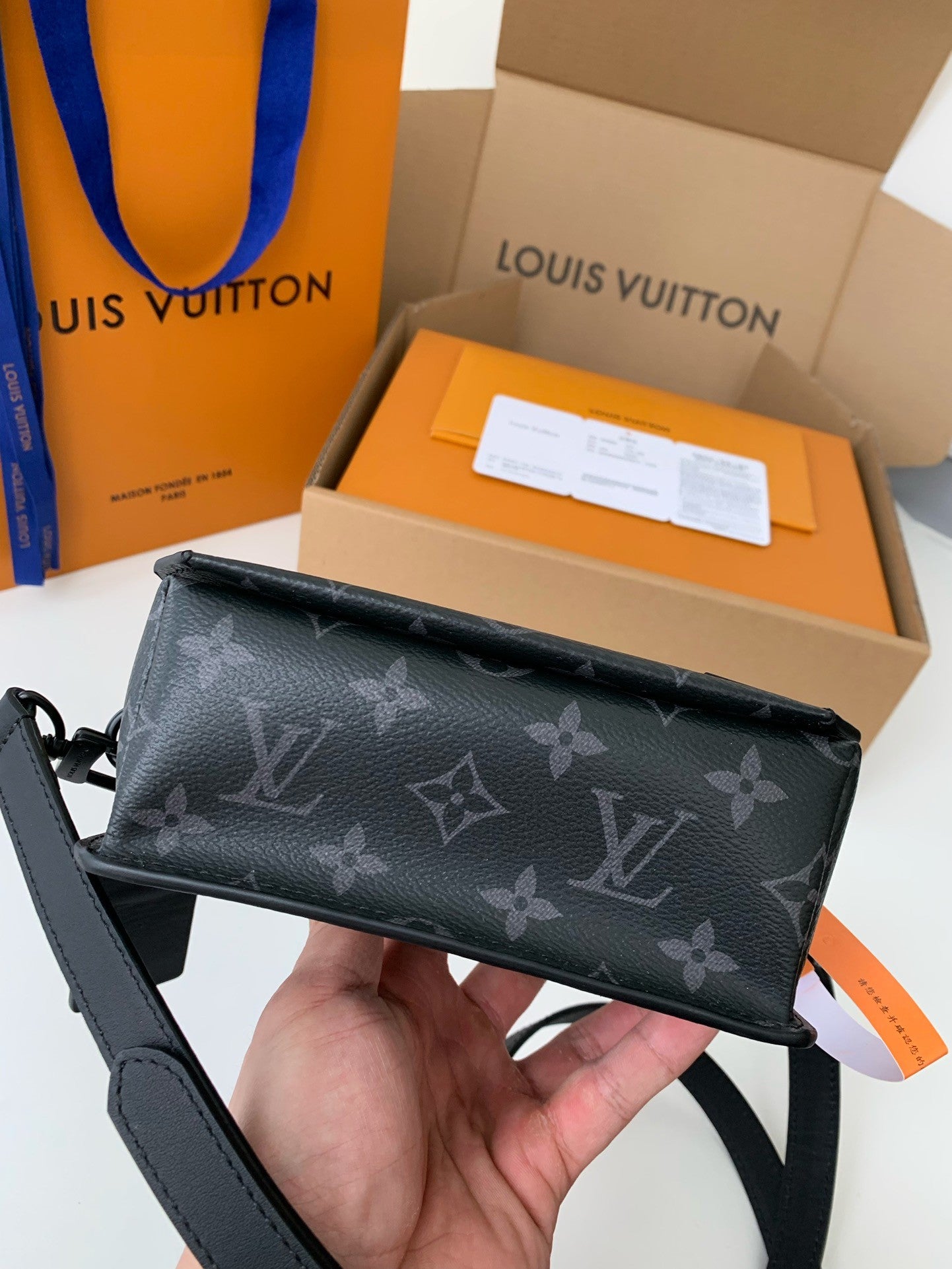LV FLAP Bag M2