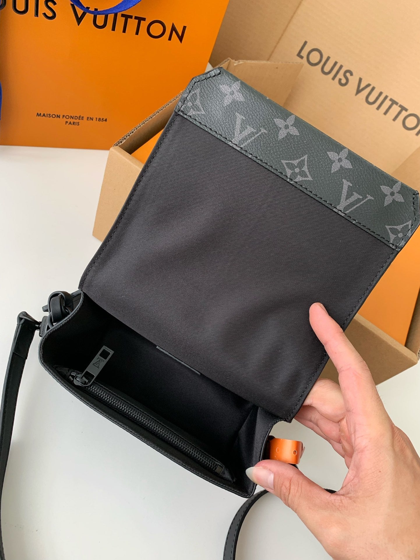 LV FLAP Bag M2