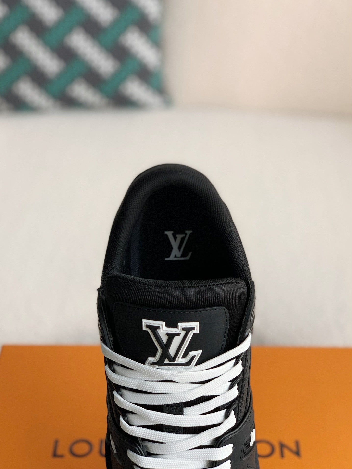 LV TRAINER Sneakers
