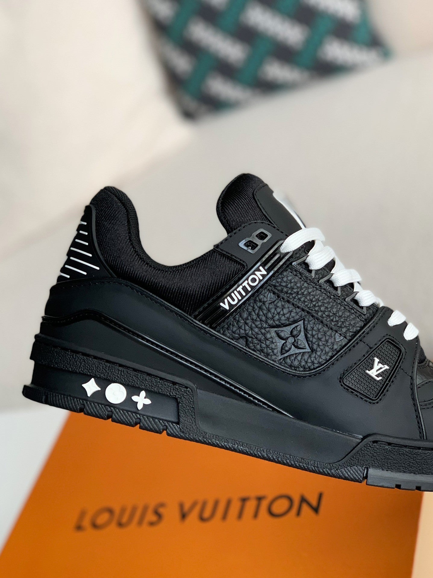 LV TRAINER Sneakers