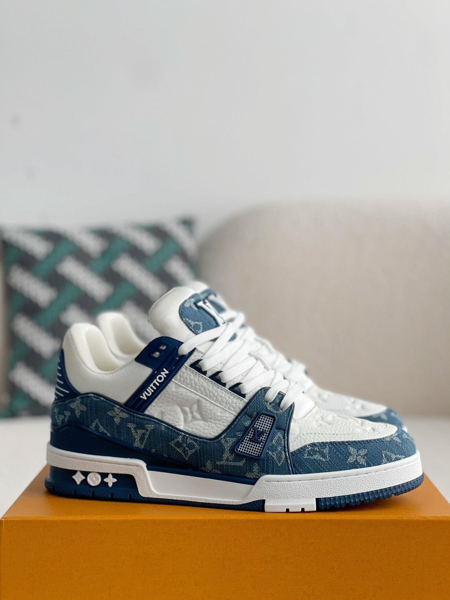 LV TRAINER 1A8FN8 Sneakers
