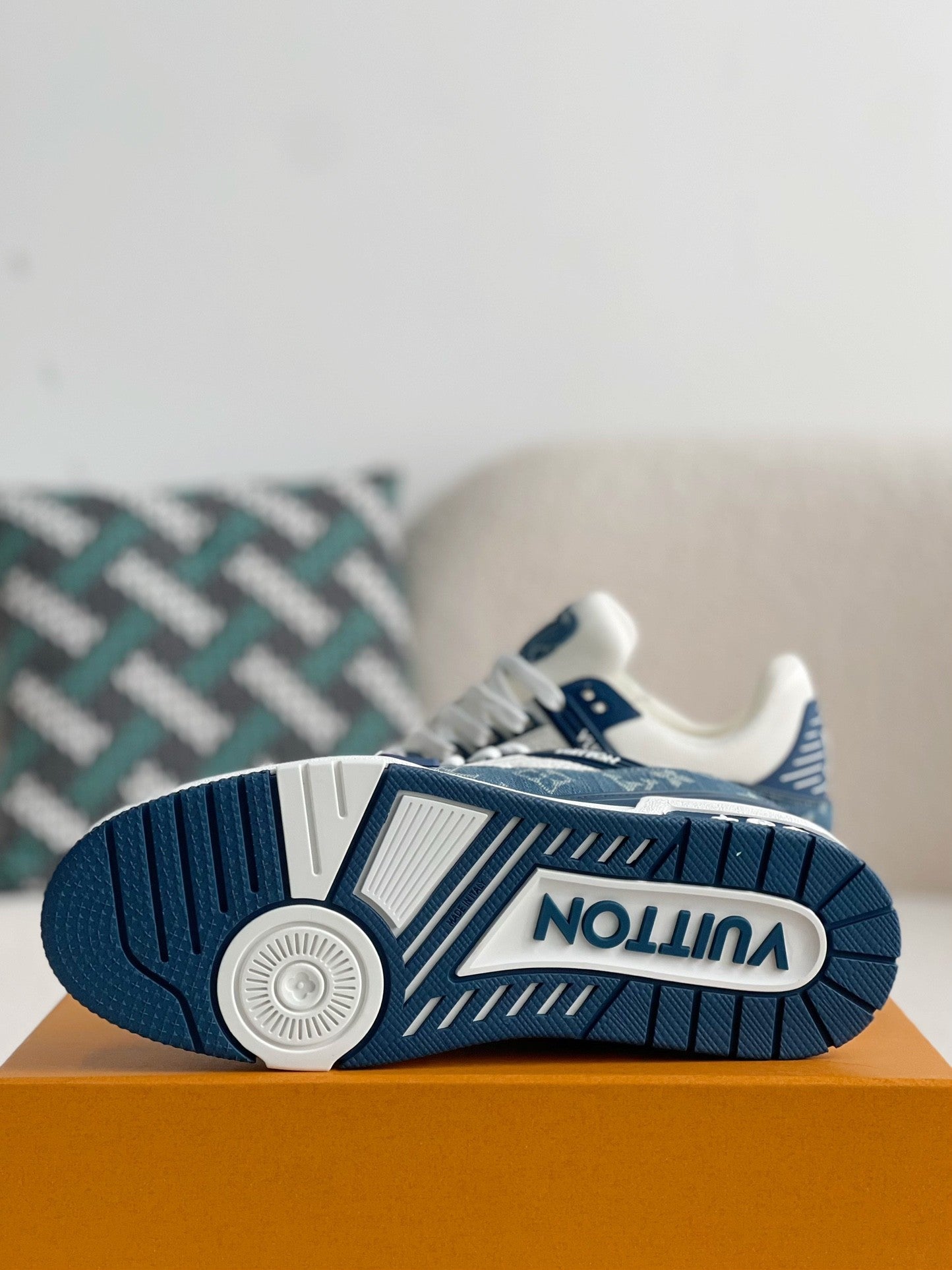 LV TRAINER 1A8FN8 Sneakers