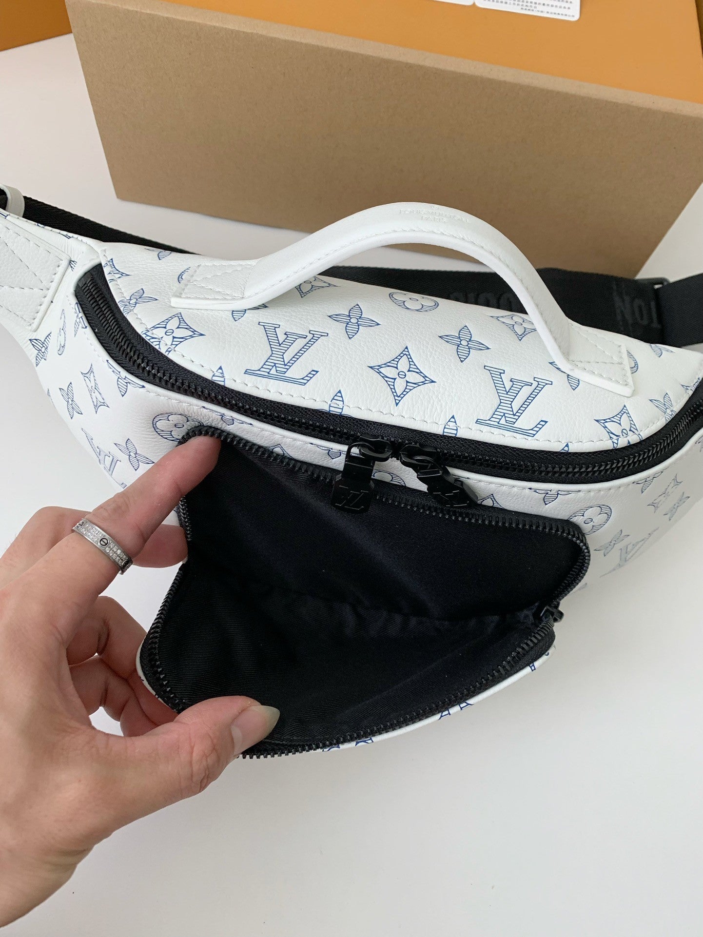 LV RUSH waist bag M25