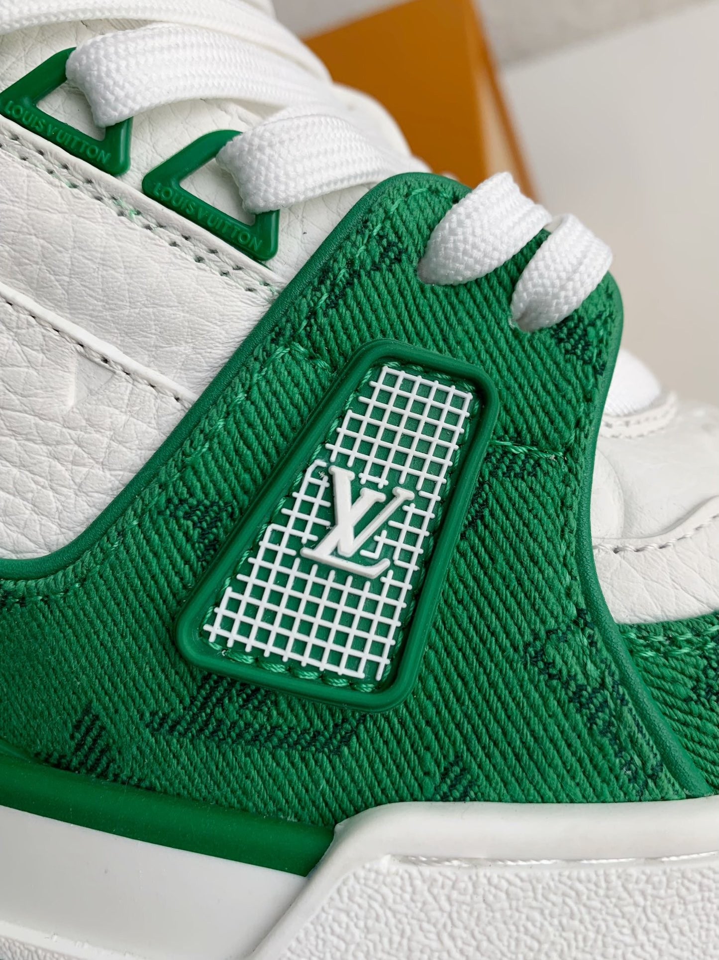 LV TRAINER 1A8FN8 Sneakers