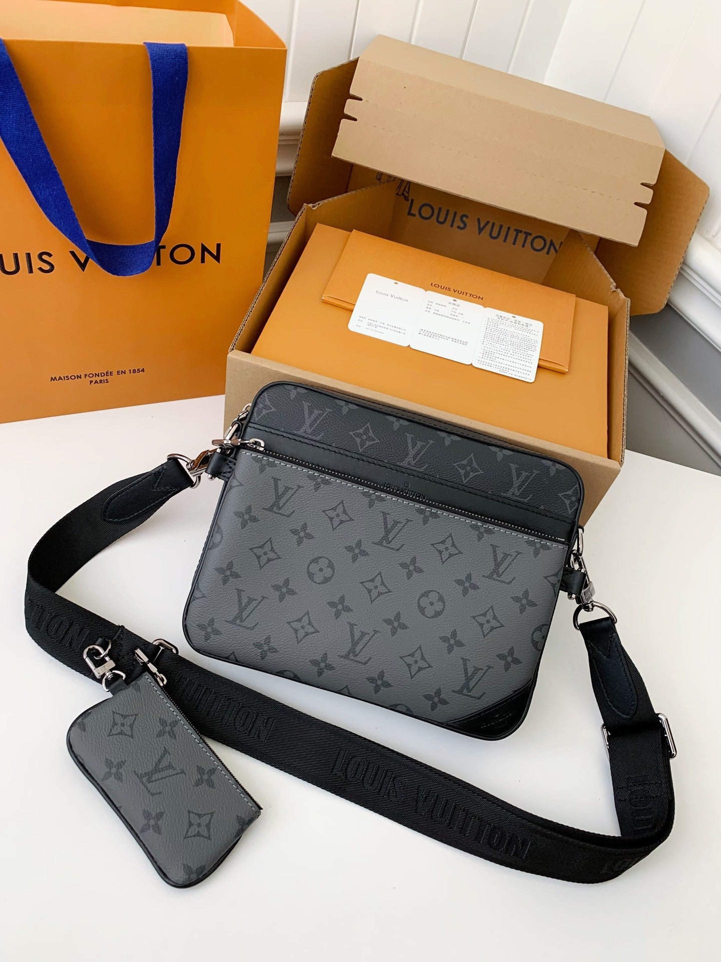 LV Trio Men’s Bag M6
