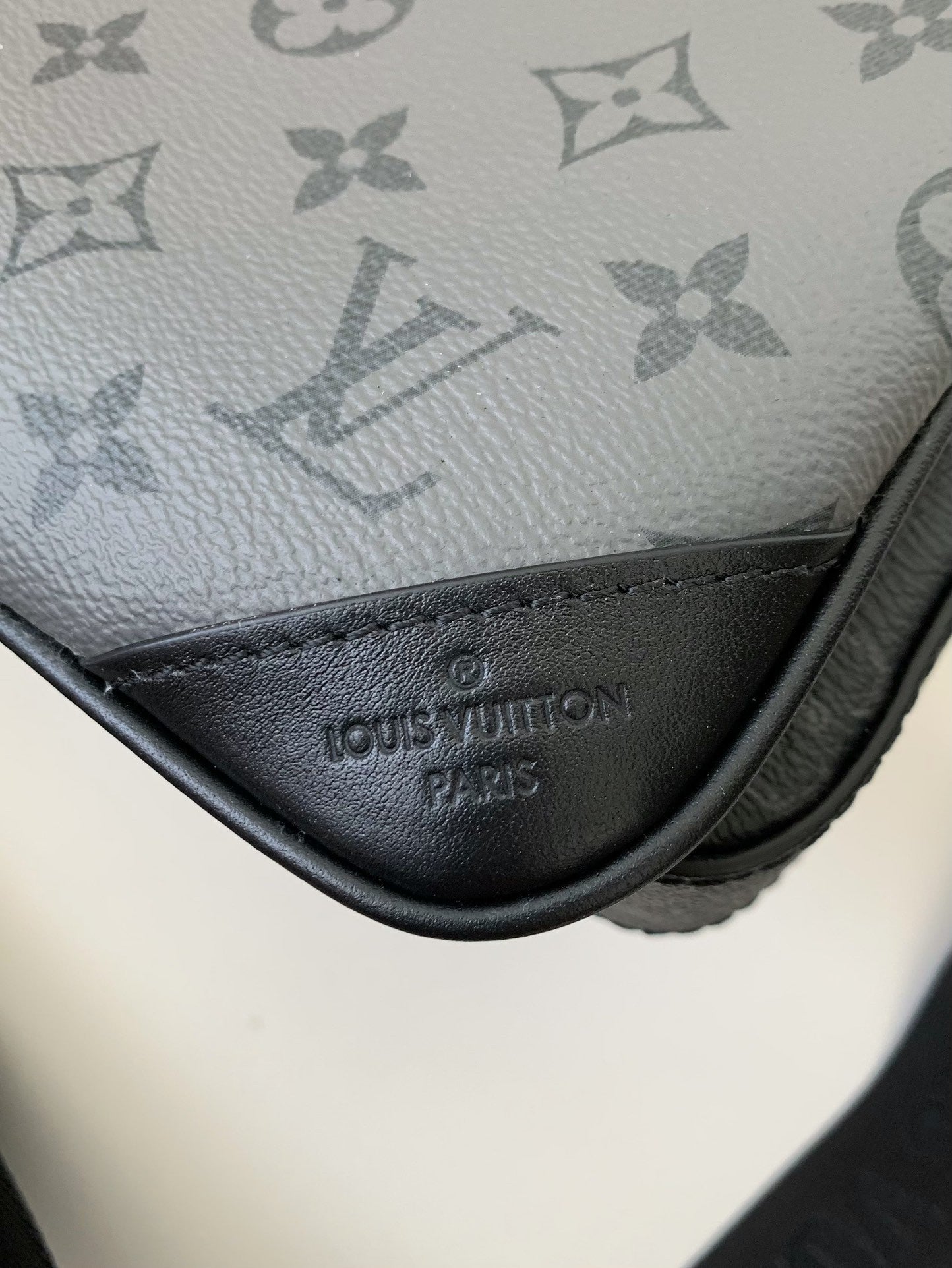 LV Trio Men’s Bag M6