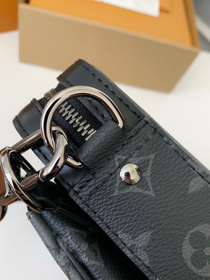 LV Trio Men’s Bag M6