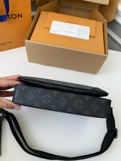 LV Trio Men’s Bag M6