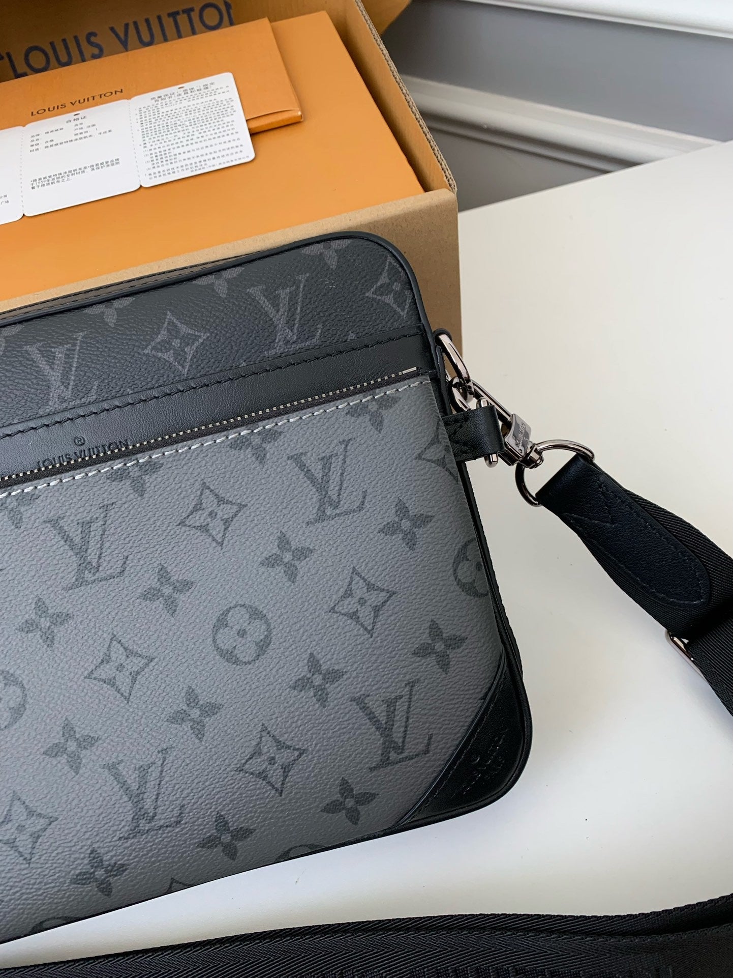 LV Trio Men’s Bag M6