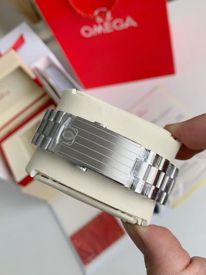 Omega Snoopy Award 42mm