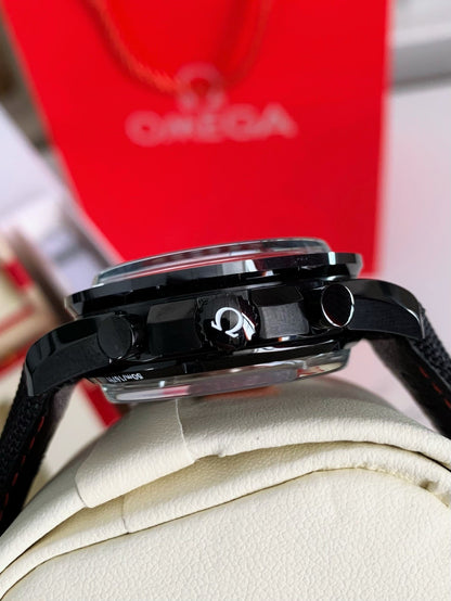 Omega Speedmaster Series Dark Side of the Moon，44.25mm
