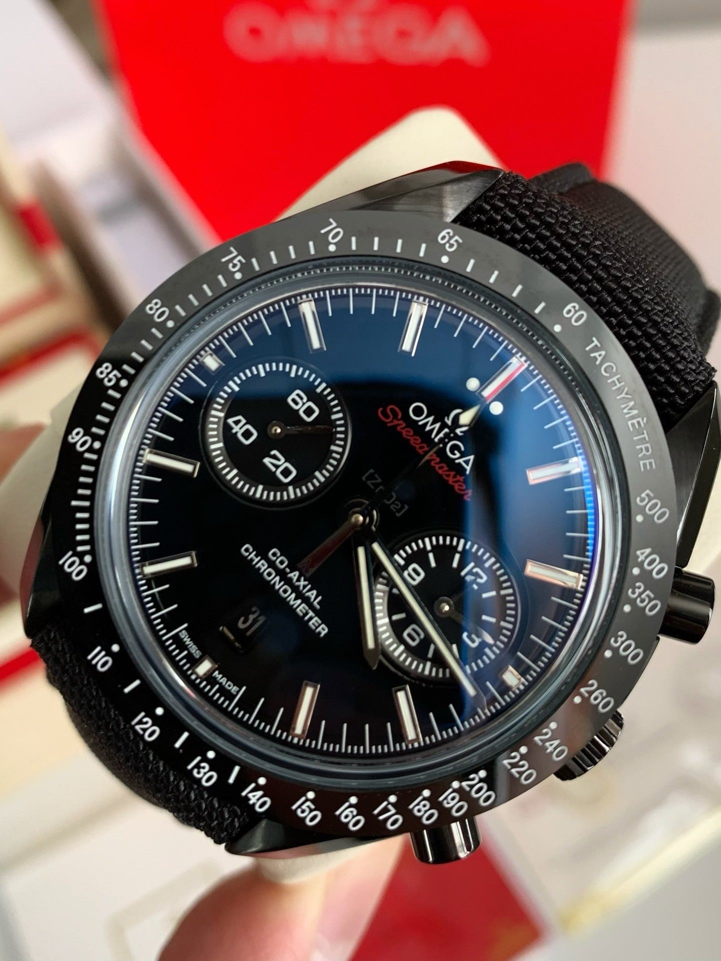 Omega Speedmaster Series Dark Side of the Moon，44.25mm