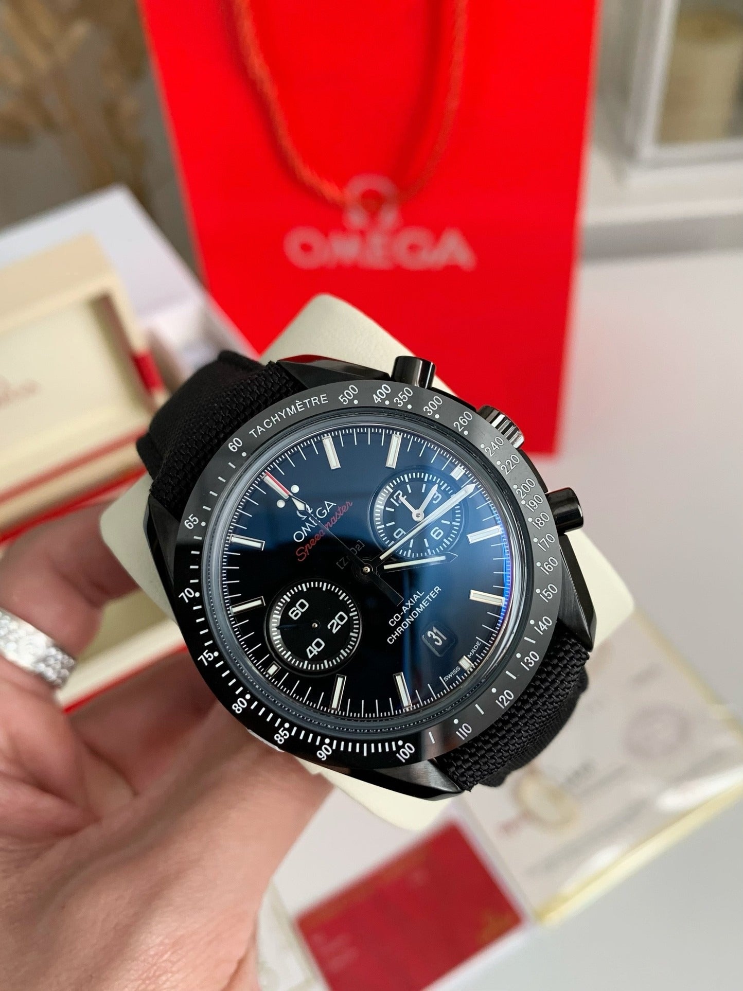 Omega Speedmaster Series Dark Side of the Moon，44.25mm