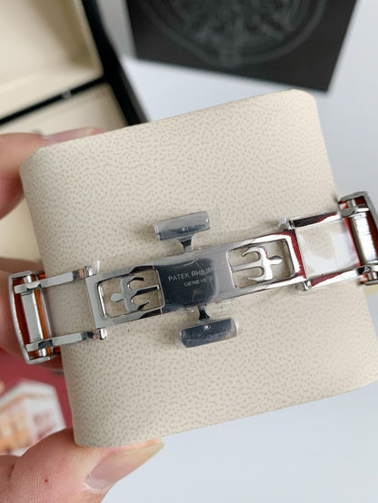 PATEK PHILIPPE AQUANAUT Series 120-meter waterproof wristwatch，42.2mm