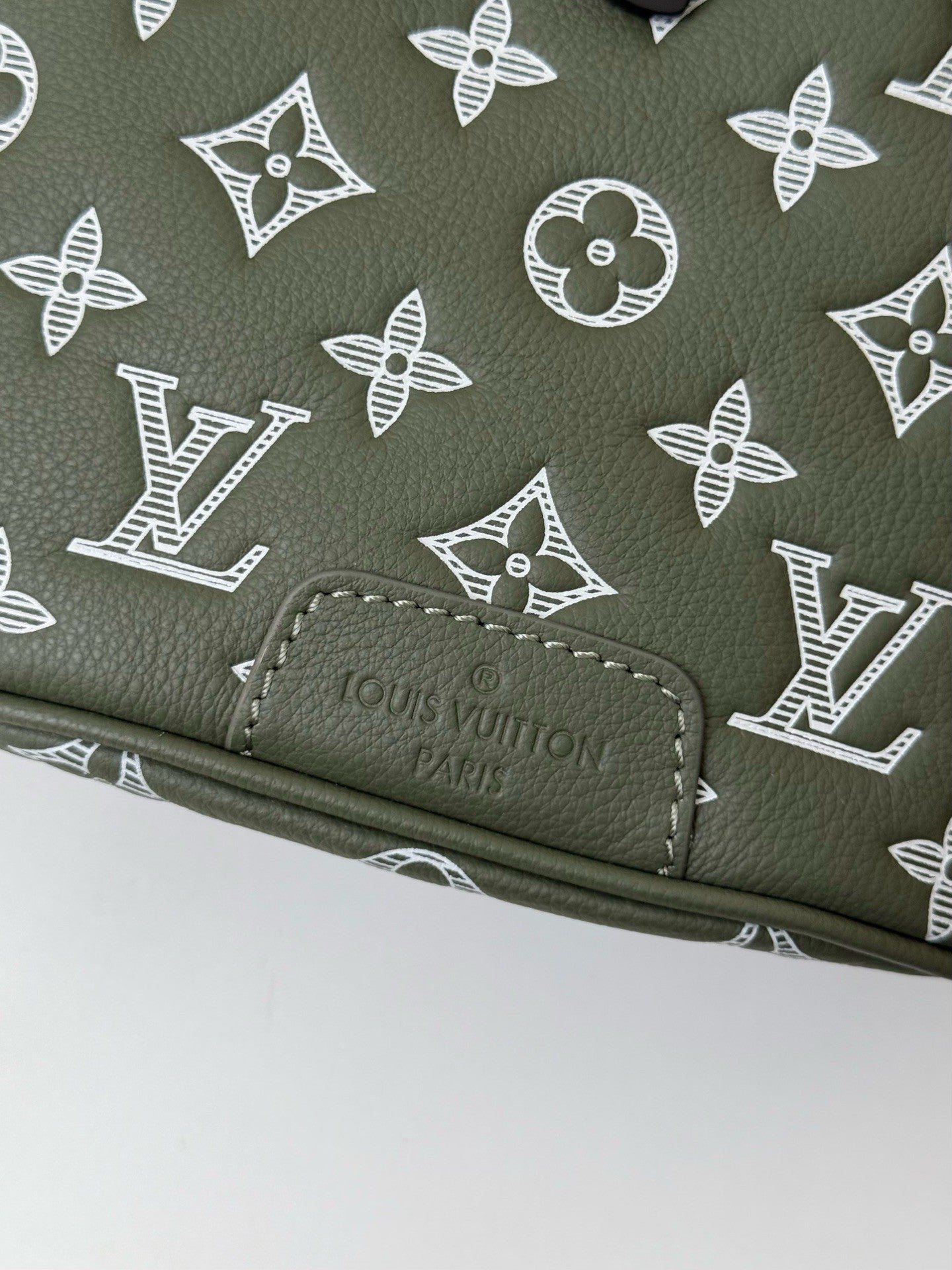 LV DISCOVERY FULL LEATHER CHEST BAG