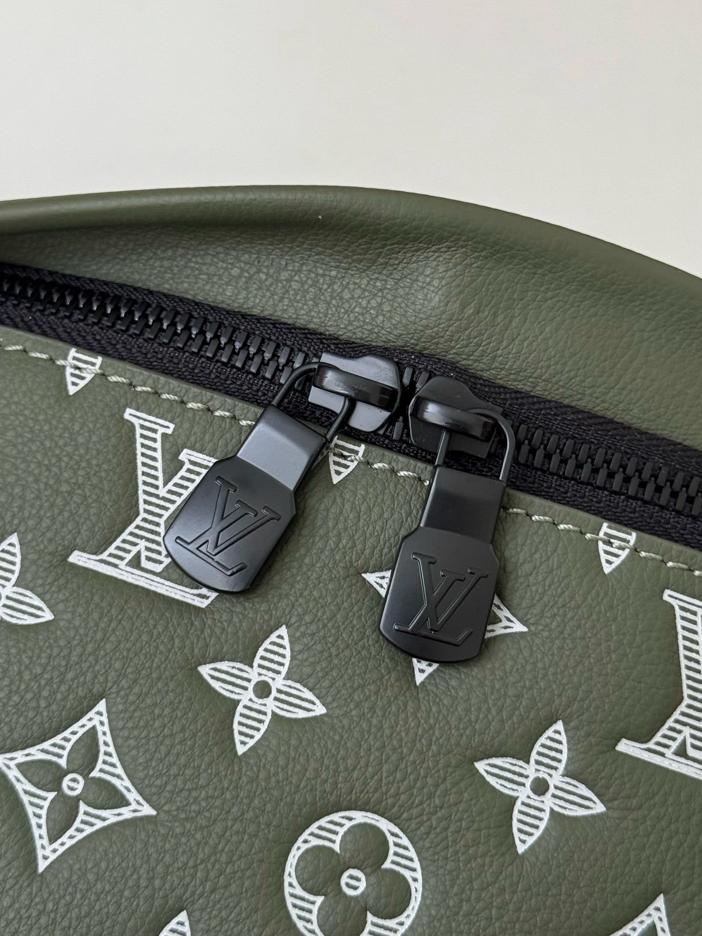 LV DISCOVERY FULL LEATHER CHEST BAG