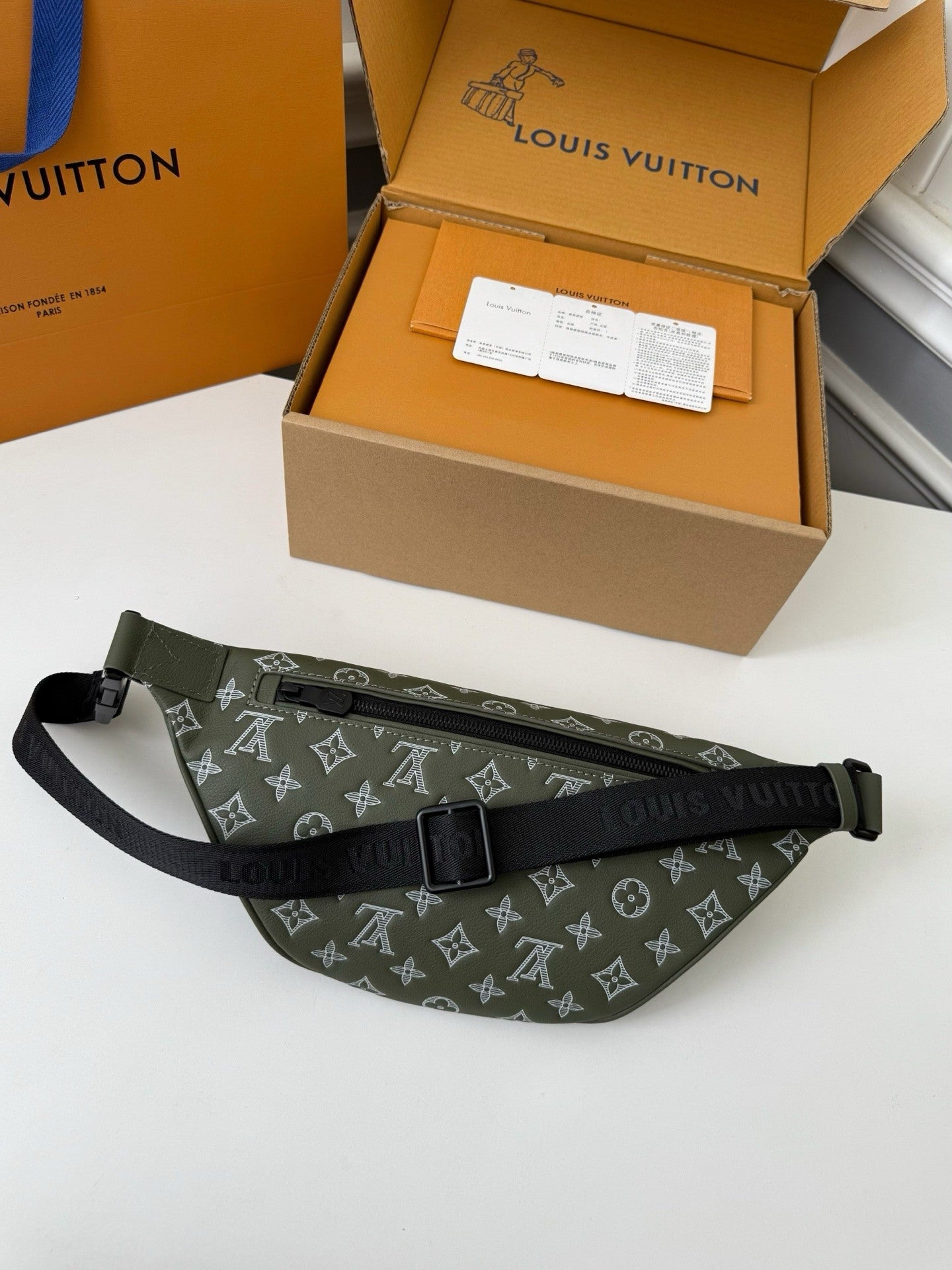 LV DISCOVERY FULL LEATHER CHEST BAG