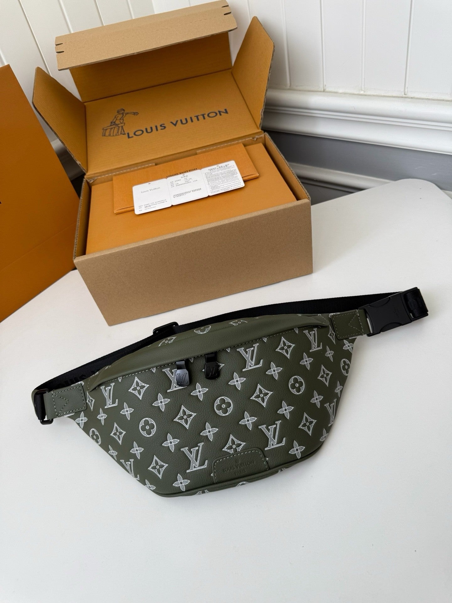 LV DISCOVERY FULL LEATHER CHEST BAG