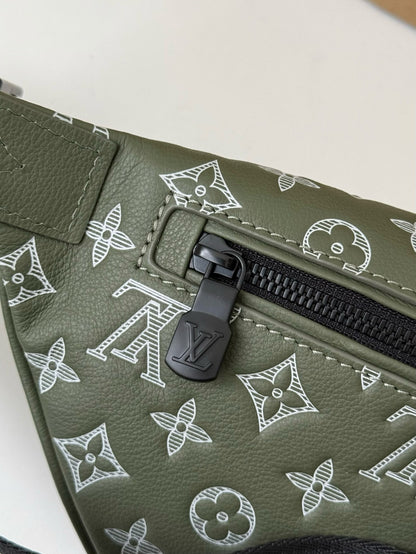 LV DISCOVERY FULL LEATHER CHEST BAG