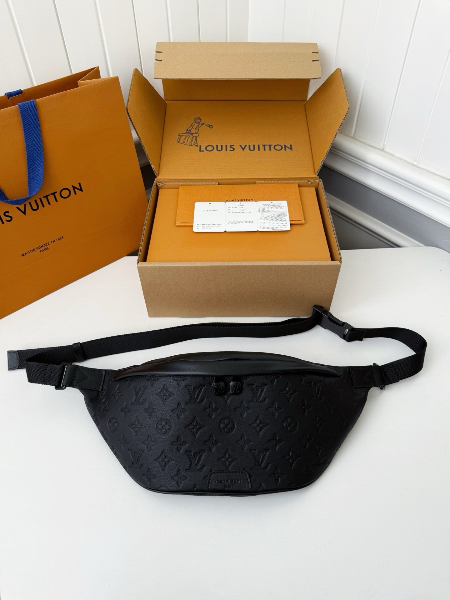 LV DISCOVERY FULL LEATHER CHEST BAG M44