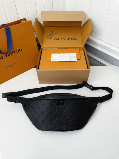 LV DISCOVERY FULL LEATHER CHEST BAG M44