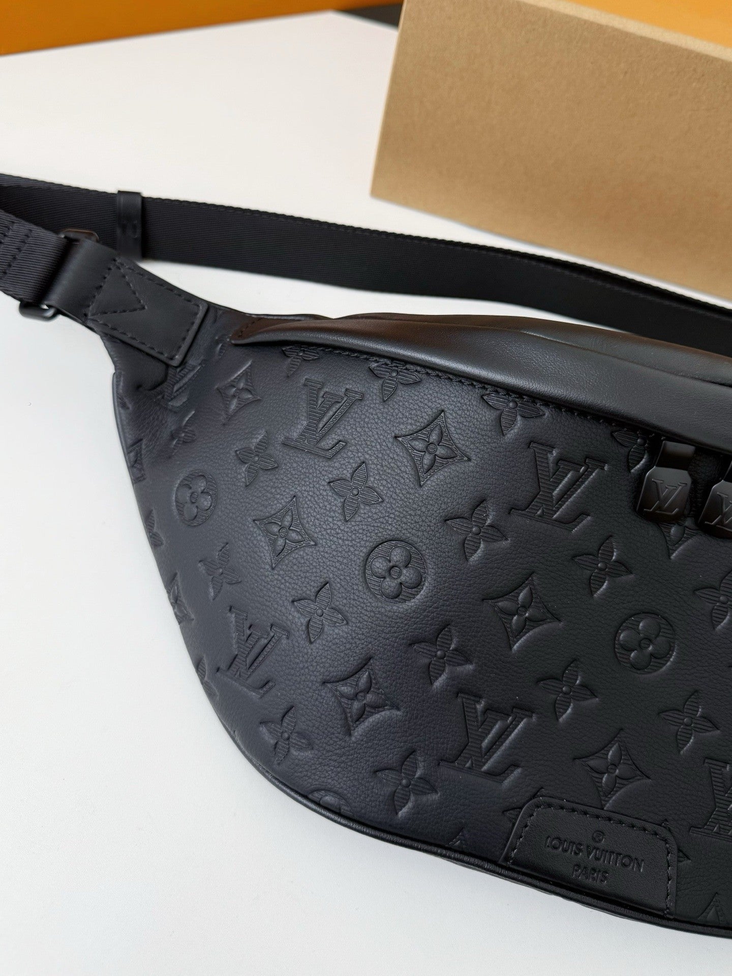 LV DISCOVERY FULL LEATHER CHEST BAG M44