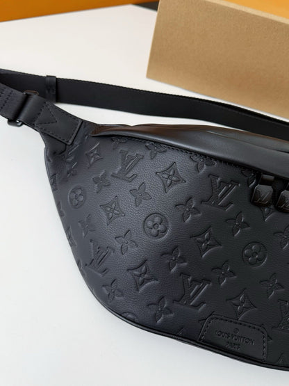 LV DISCOVERY FULL LEATHER CHEST BAG M44