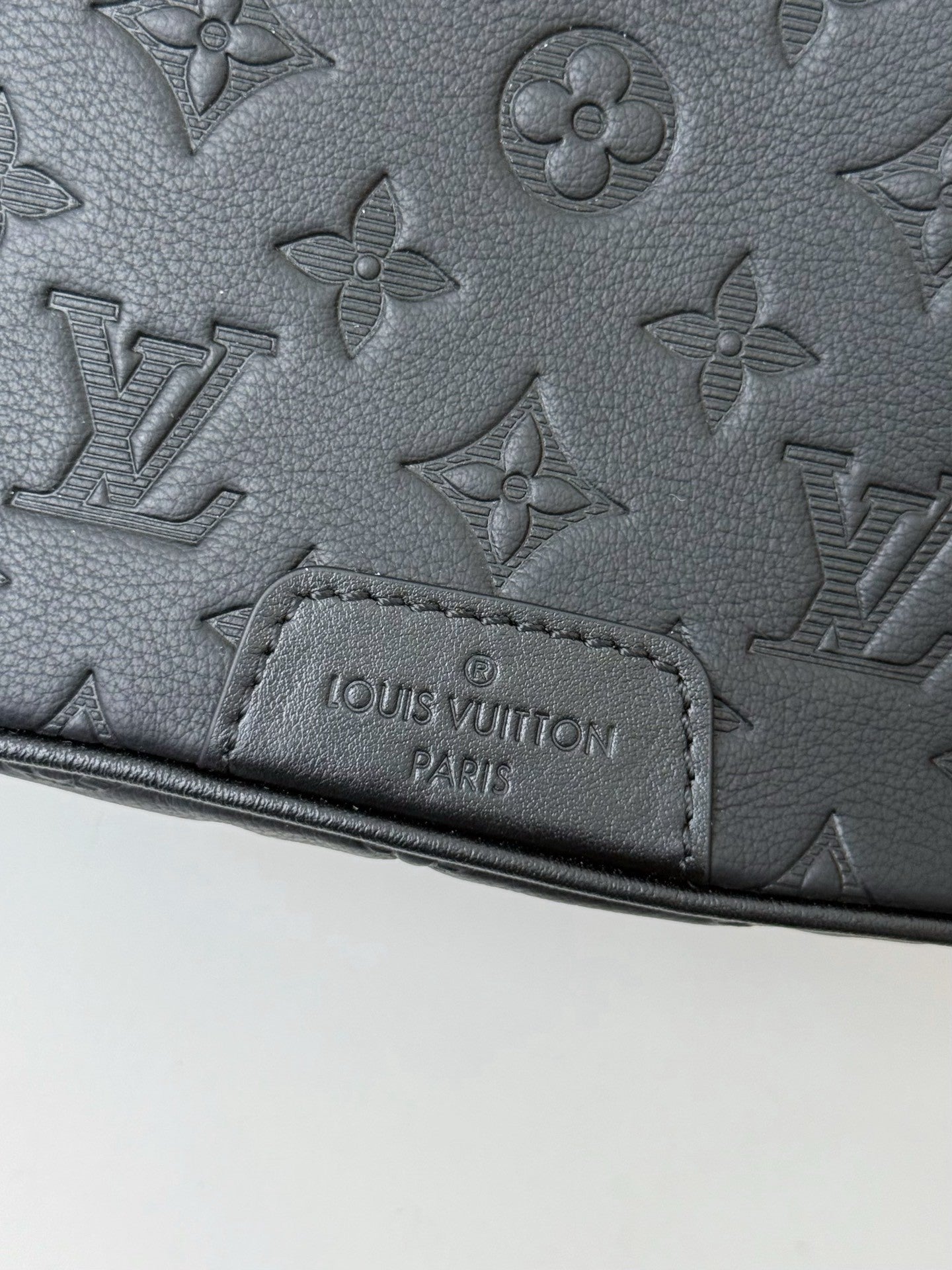 LV DISCOVERY FULL LEATHER CHEST BAG M44