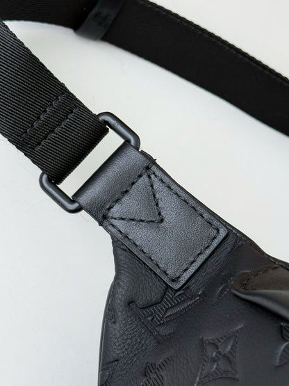 LV DISCOVERY FULL LEATHER CHEST BAG M44