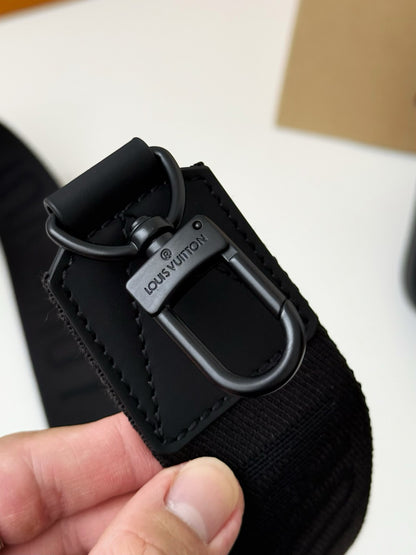 LV FASTLINE Full Leather Postman's Bag M22