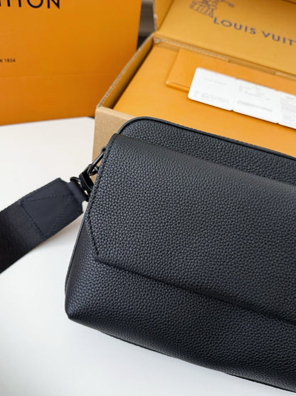 LV FASTLINE Full Leather Postman's Bag M22