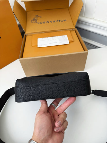 LV FASTLINE Full Leather Postman's Bag M22