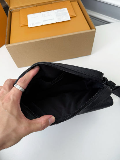 LV FASTLINE Full Leather Postman's Bag M22