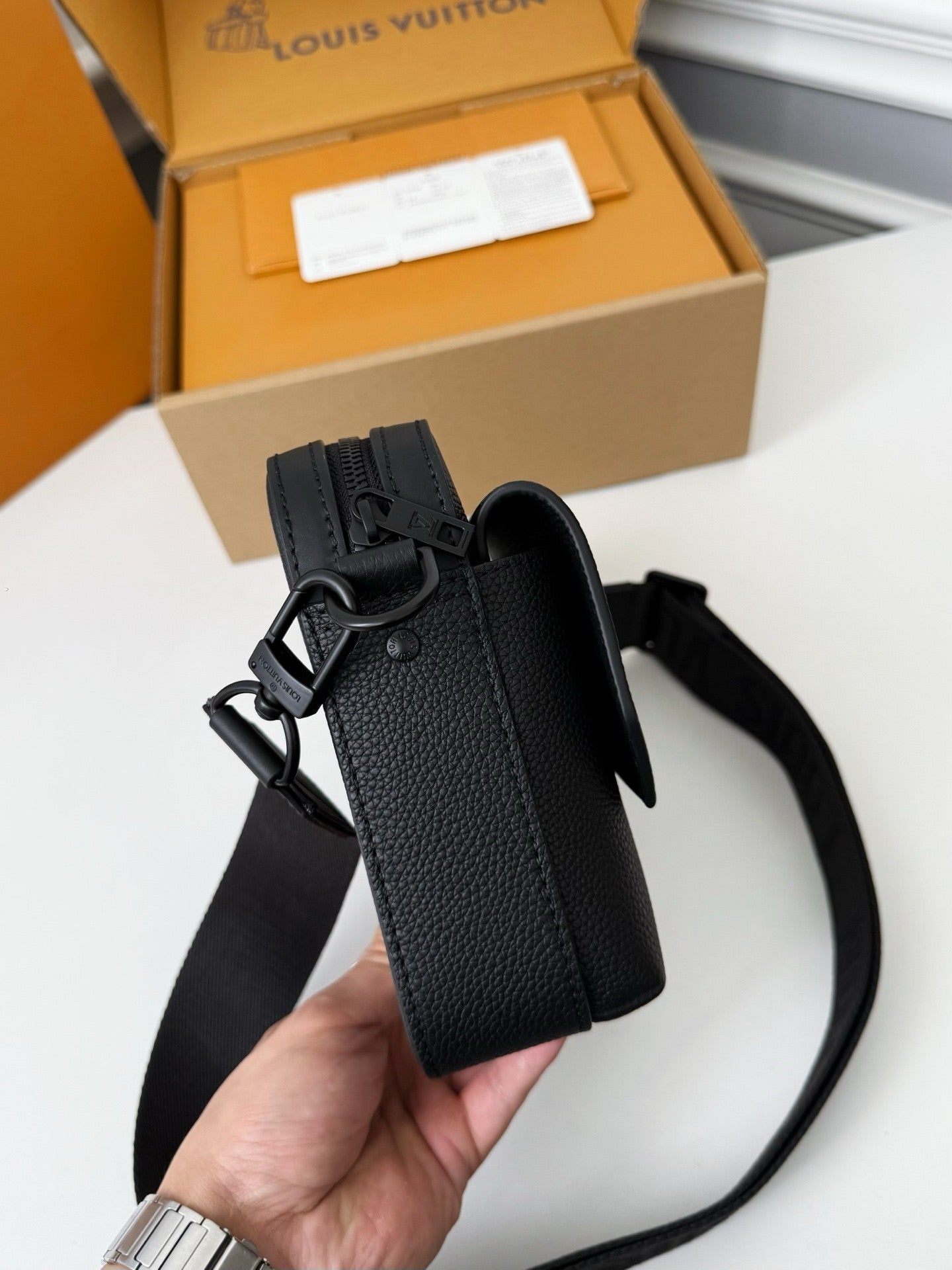 LV FASTLINE Full Leather Postman's Bag M22