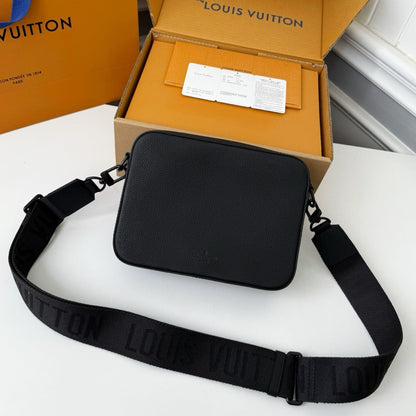 LV FASTLINE Full Leather Postman's Bag M22