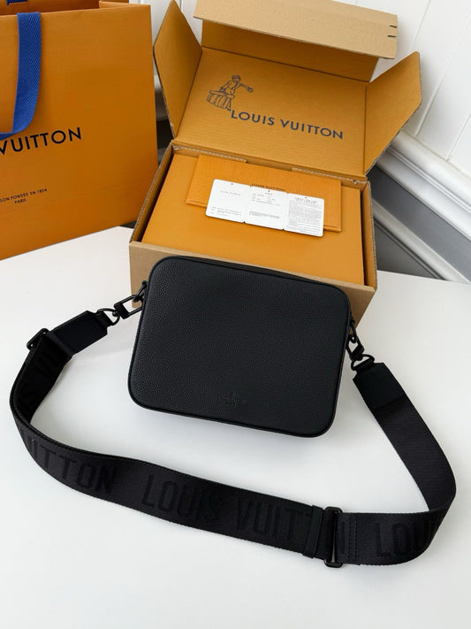 LV FASTLINE Full Leather Postman's Bag M22