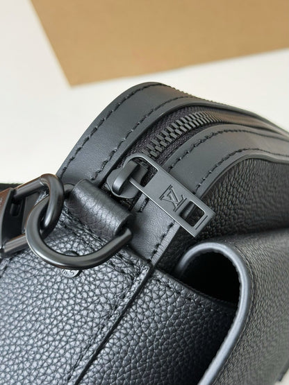 LV FASTLINE Full Leather Postman's Bag M22