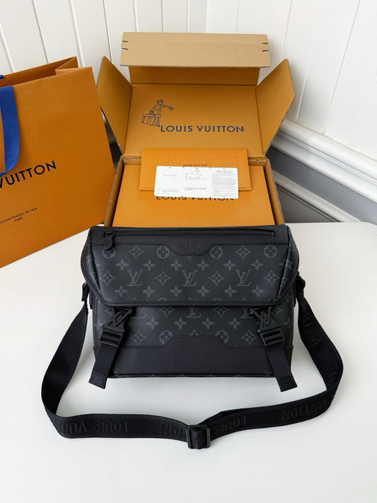 LV VOYAGER Floral Postman Bag M12