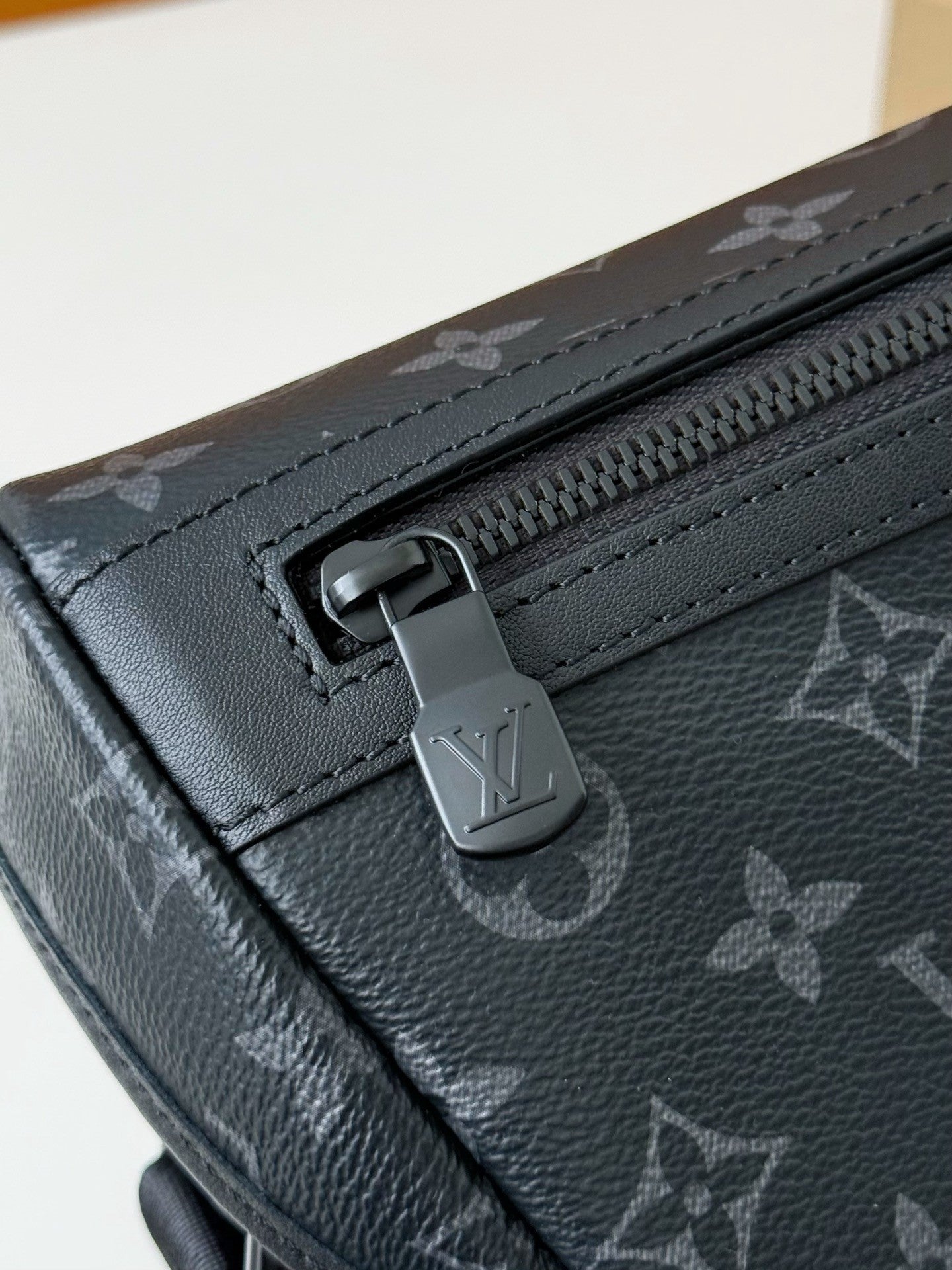 LV VOYAGER Floral Postman Bag M12