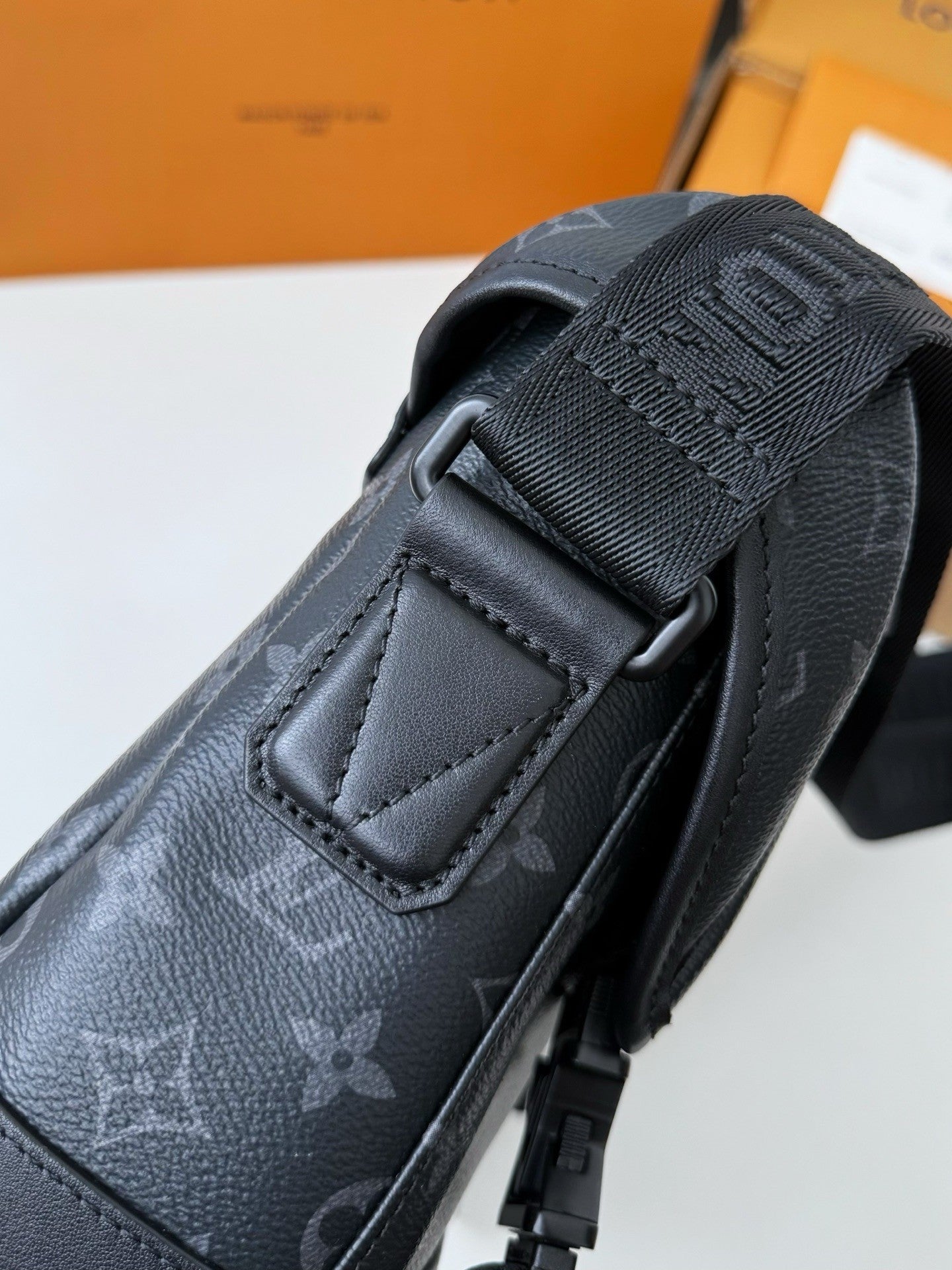 LV VOYAGER Floral Postman Bag M12