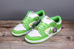 SB Dunk Low 'SUPREME' Mean Green