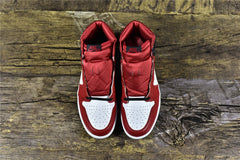 Jordan 1 Retro High OG 'Satin Red