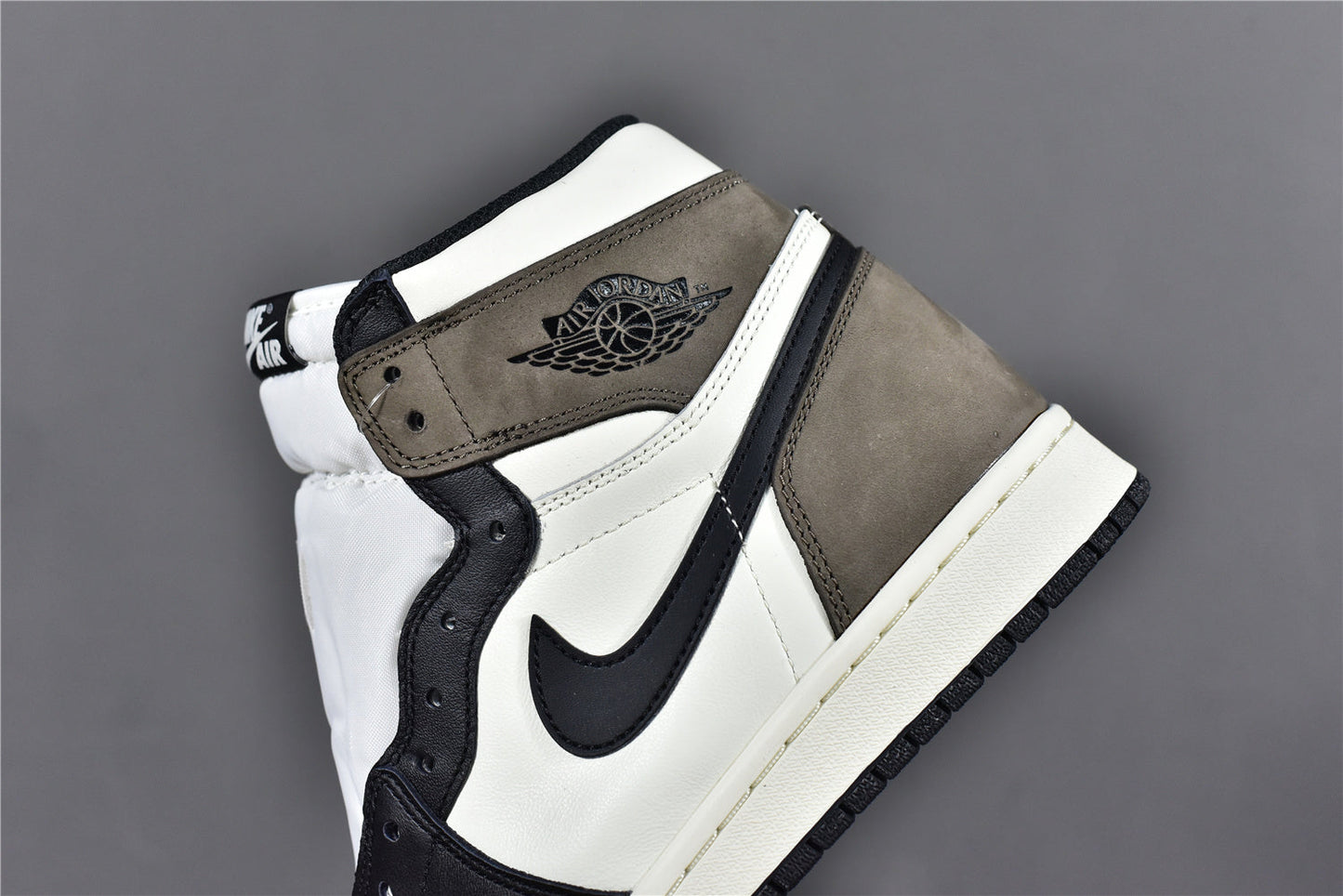 Jordan 1 Retro High OG 'Dark Mocha'